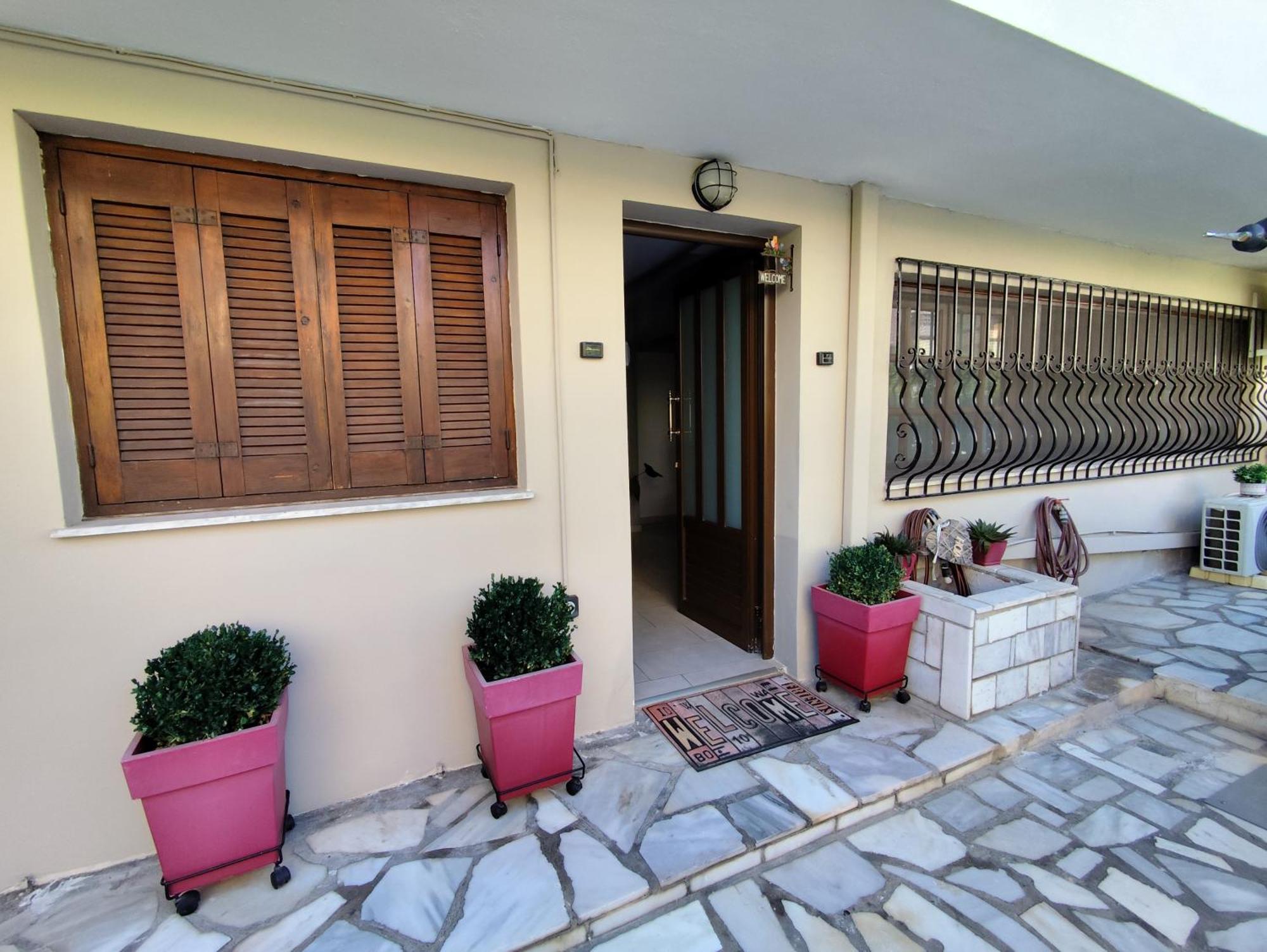 Anastasia's With Yard Appartement