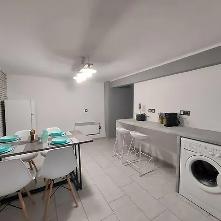 Anastasia'S Apartment With Yard Афины Экстерьер фото