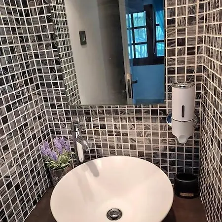 Anastasia'S Apartment With Yard Афины Экстерьер фото