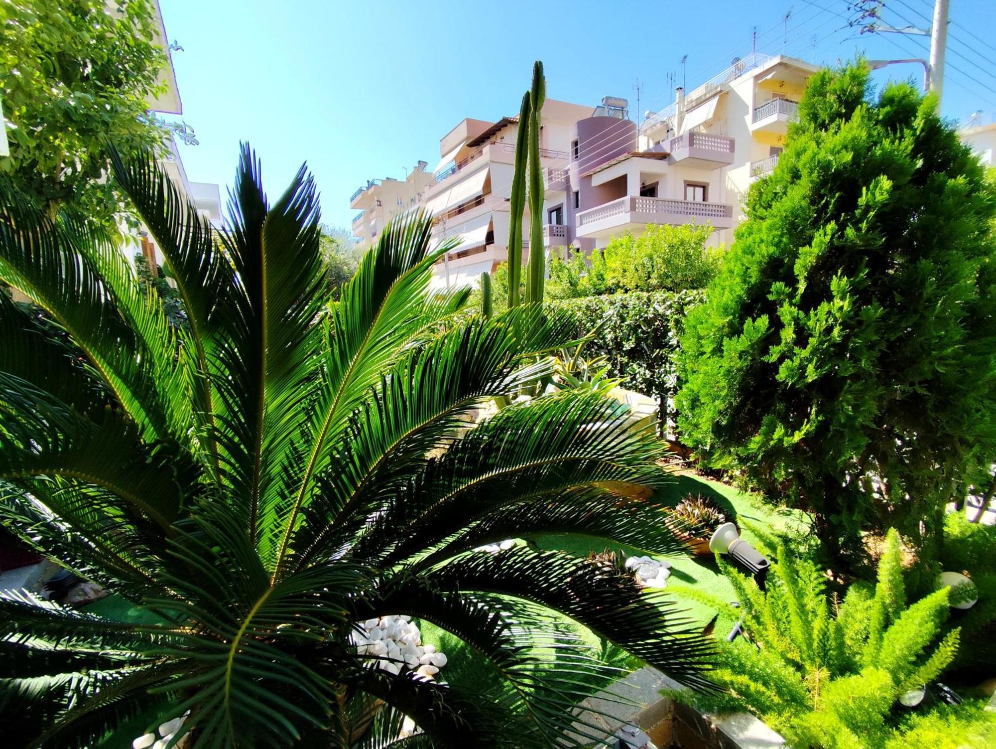 Anastasia's With Yard Apartment